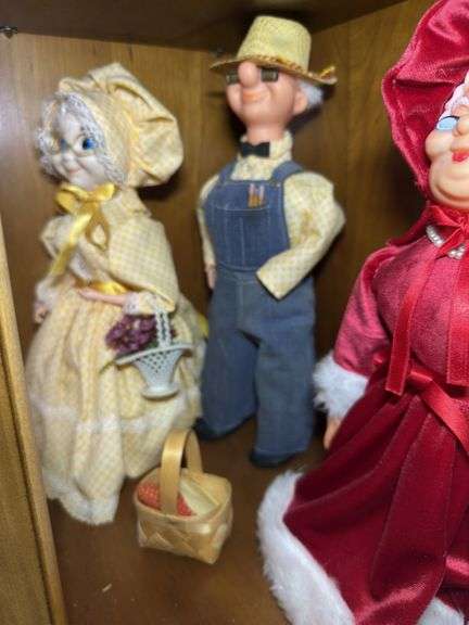 Collectible Holiday & Country Character Dolls and Miniature Christmas Display image