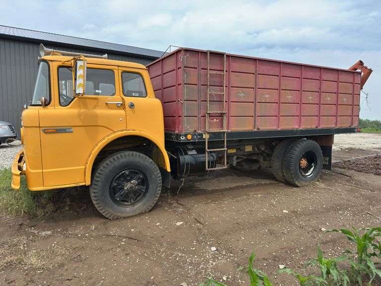 Ford 900 Grain Truck with Westerfield Auger image