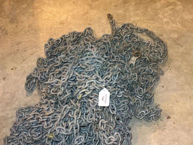 Assortment of chain pieces, 3ft and longer pieces