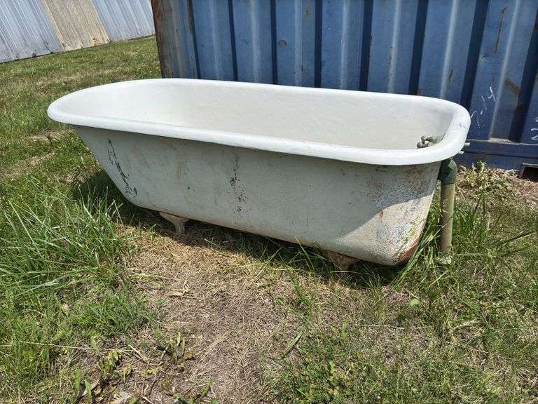 Clawfoot Bathtub 5ft image