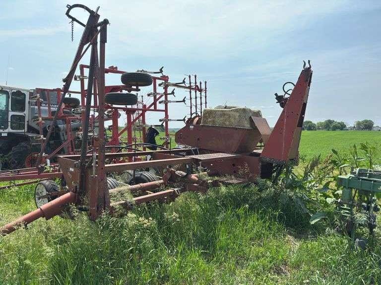 International 400 6-Row Planter