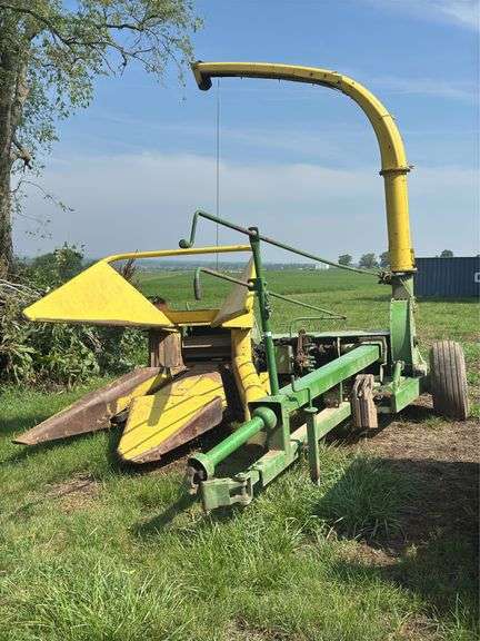 John Deere 3800 Forage Harvester image