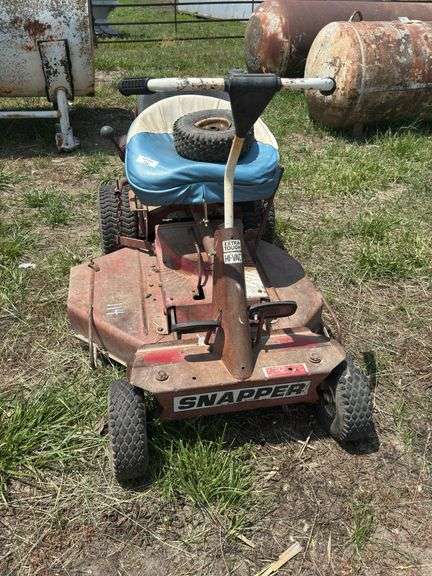 Snapper Extra Tough Hi-Vac Riding Mower image