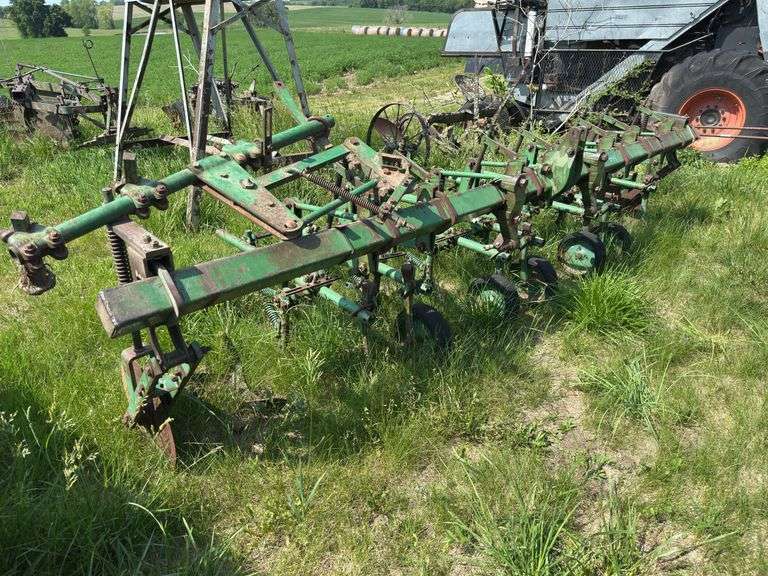 John Deere RD4 Cultivator image