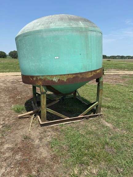 Large Poly Tank with Stand image