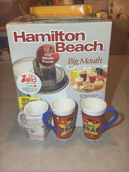 Hamilton Beach Big Mouth Juice Extractor with Mugs and Corn Holders image