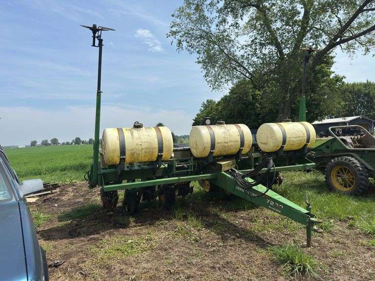 John Deere 7200 Conservation MaxEmerge 2 Planter