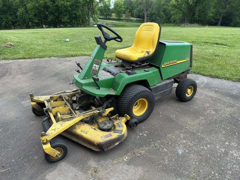John Deere F725 Front Mower