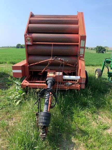 Gehl 1710 Roll Baler (big baler)