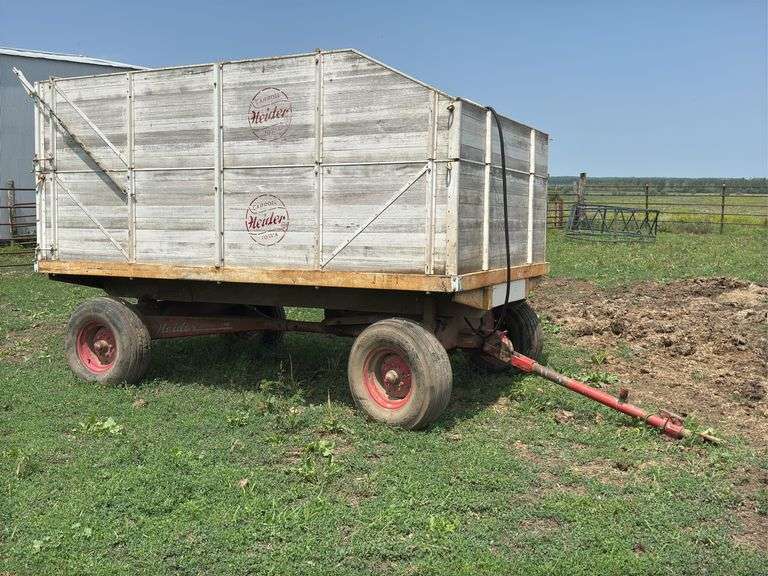 Heider Farm Wagon with Midwest M-10 Hoist out of Carroll Iowa image