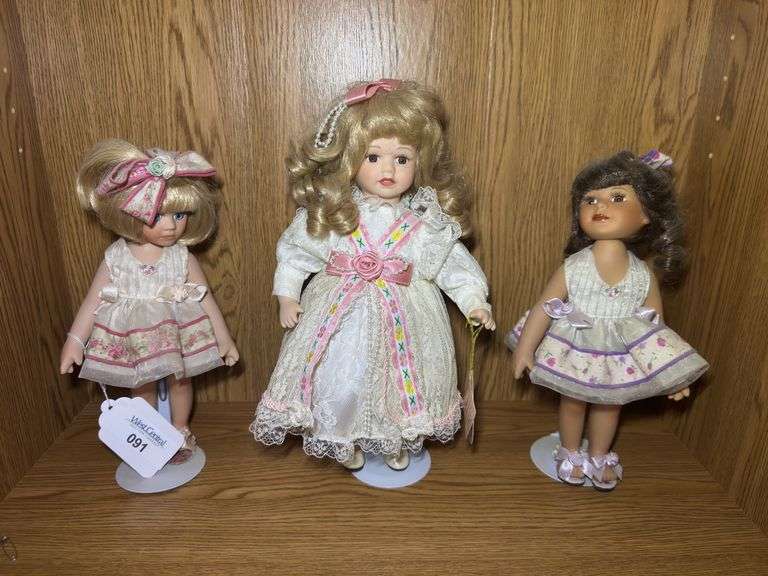 Set of 3 Porcelain Dolls image