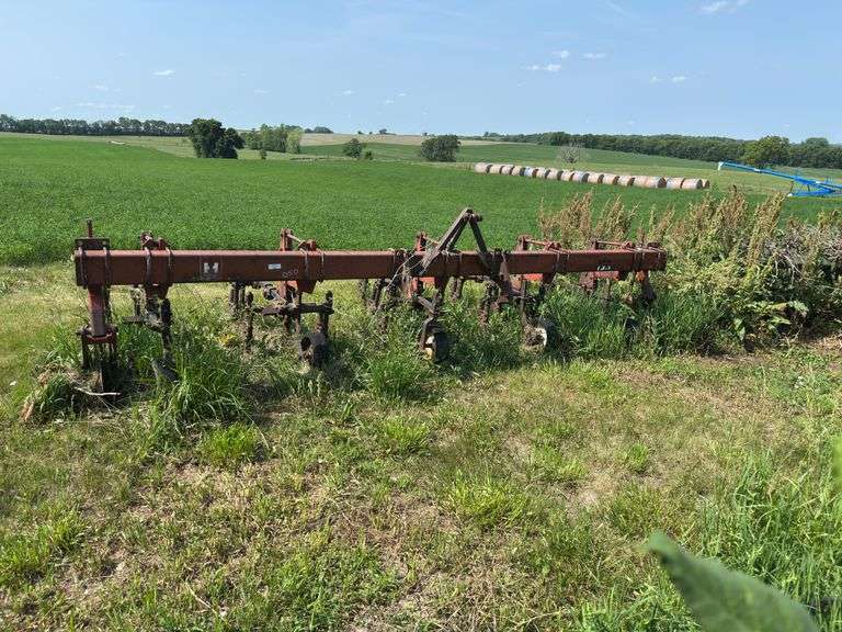 International Harvester 153 Field Cultivator image
