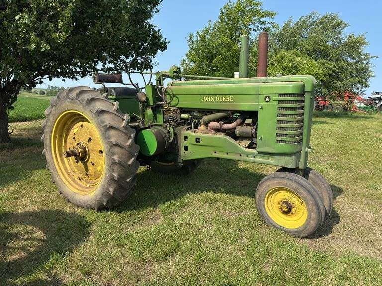 John Deere A with Power steering. 1951 image