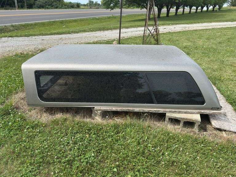 A.R.E. Fiberglass Truck Cap image
