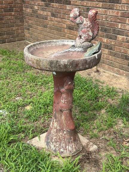 Concrete Garden Bird Bath with Squirrel