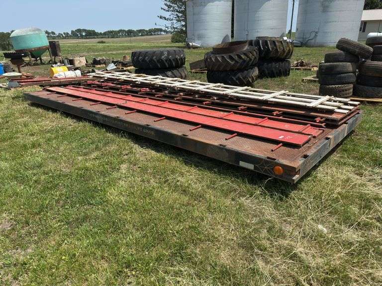 Truck bed with metal floor and sides image