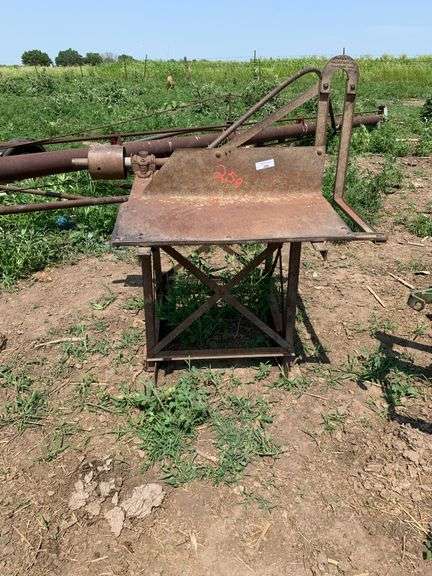 Metal Pipe Cutter on Stand image