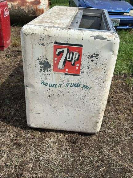 True Mfg. 7-Up Soda Cooler