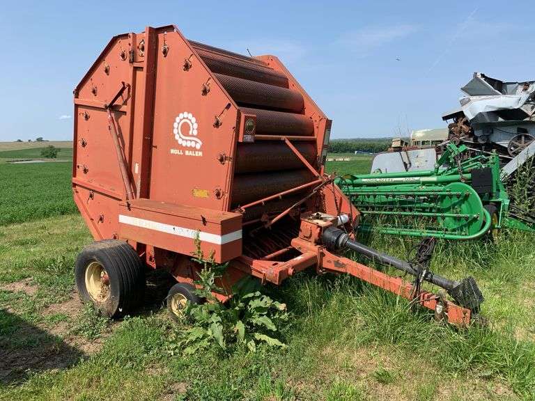 Gehl 1710 Roll Baler (big baler) image
