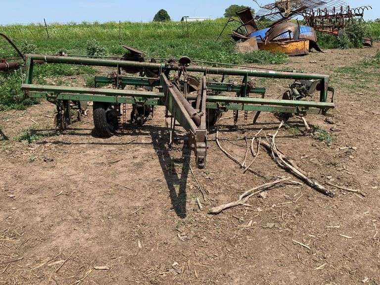 John Deere 494A Planter image