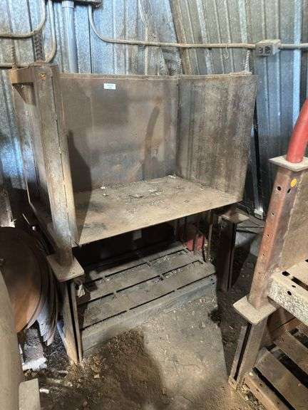 Welding/Metal Storage Bins/Tables image