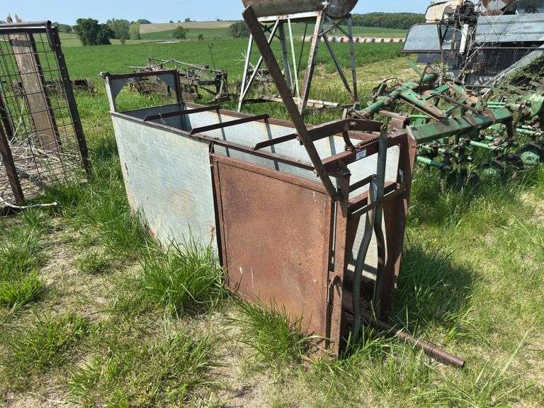 Metal Livestock Chute for Hogs image