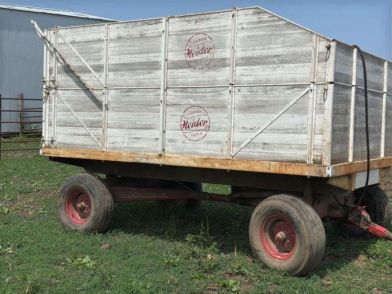 Heider Farm Wagon with Midwest M-10 Hoist out of Carroll Iowa