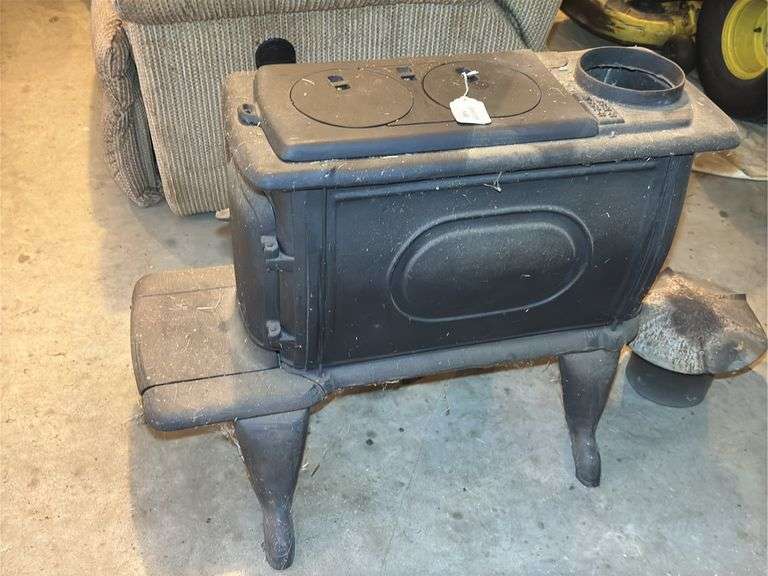 Cast Iron Wood Burning Stove - Model 7321-R image