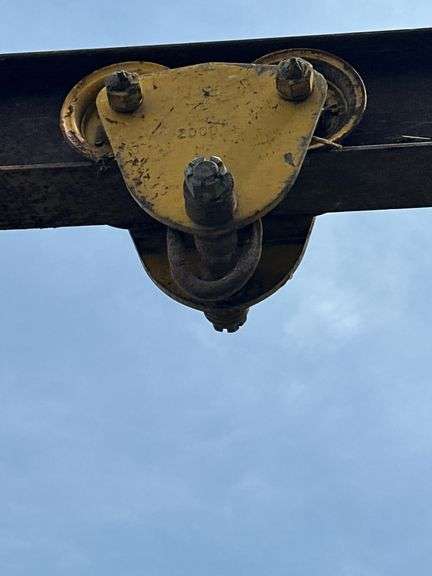 Metal Hoist Stand