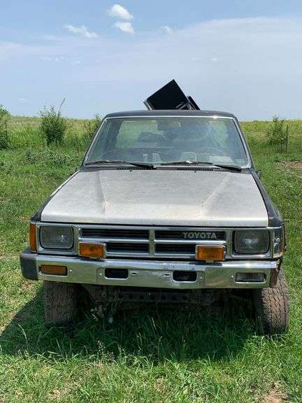 1987 Toyota Pickup Truck - Parts or Restoration