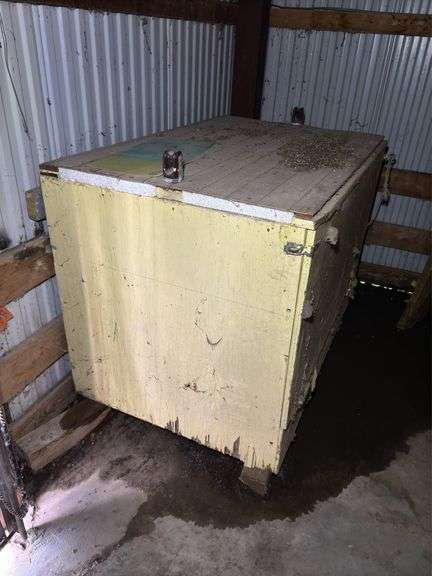 Large Wooden Insulated Box