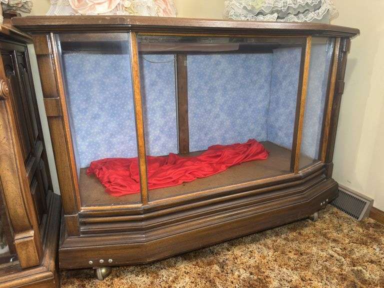 Console TV converted to lighted Display Cabinet image