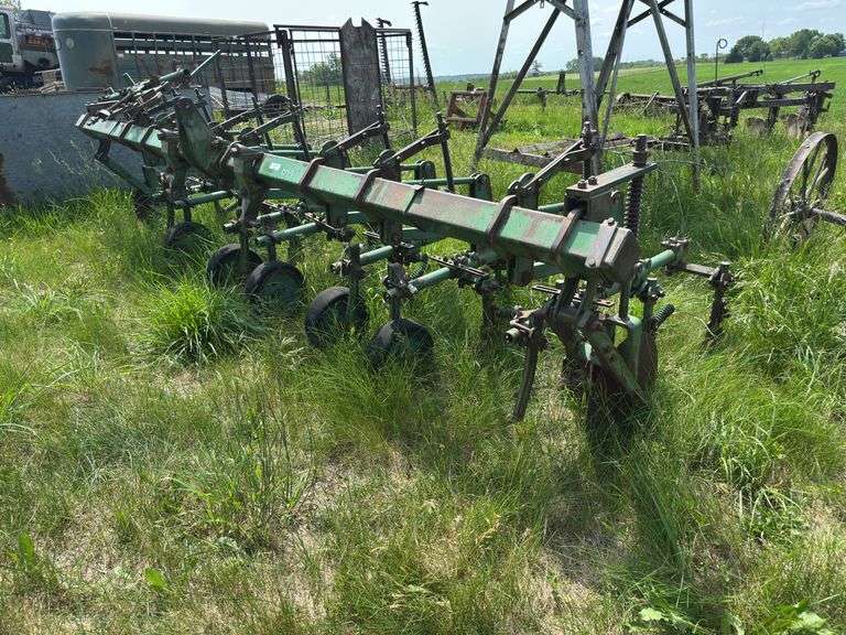 John Deere RD4 Cultivator