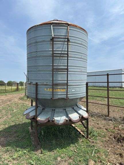 Hog feeder image