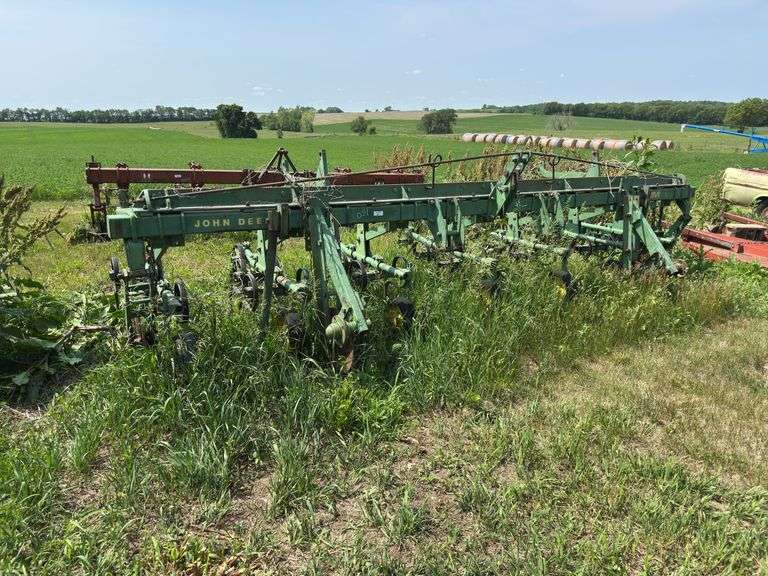 John Deere RM Field Cultivator,  6 row
