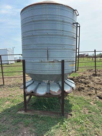Hog feeder