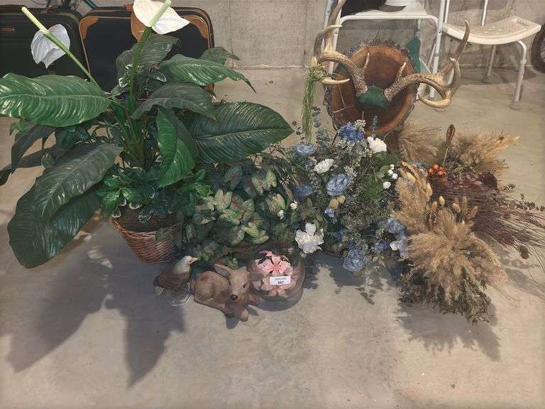Assorted Home and Garden Decor Items image