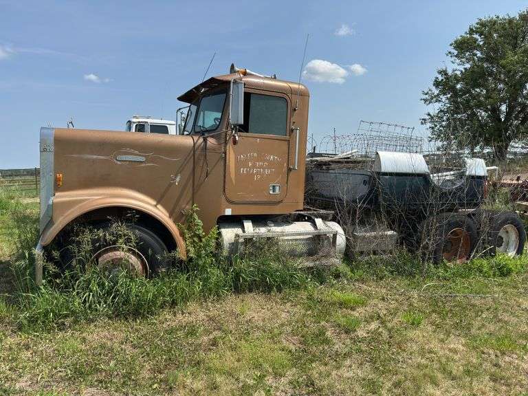 1985 Freightliner Truck Tractor image