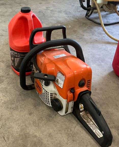 Stihl Chainsaw with Bar Cover and Chain Oil