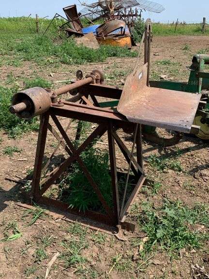 Metal Pipe Cutter on Stand