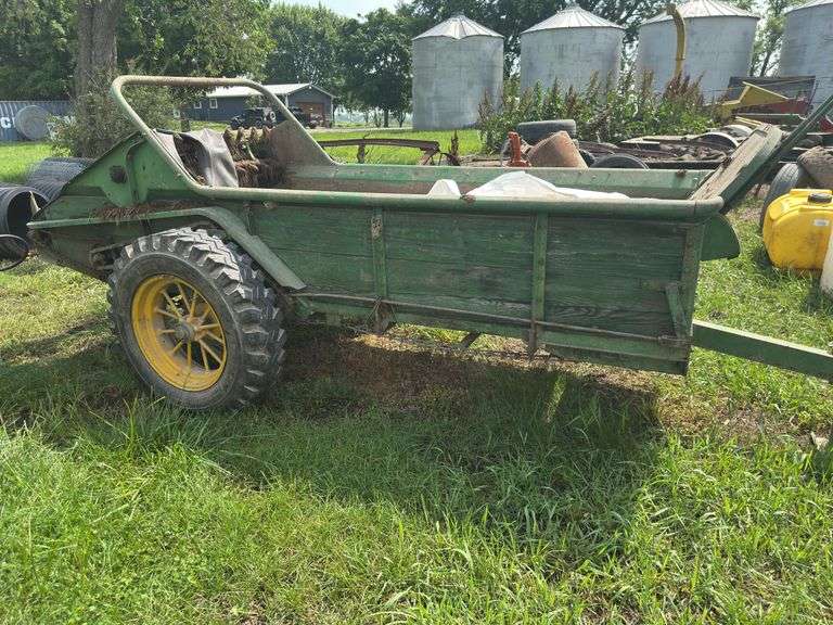 John Deere 329 Manure Spreader