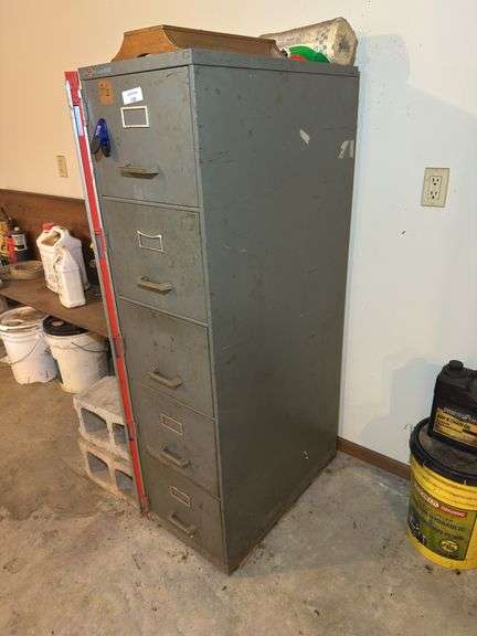 Globe Wernicke 4-Drawer Metal Filing Cabinet
