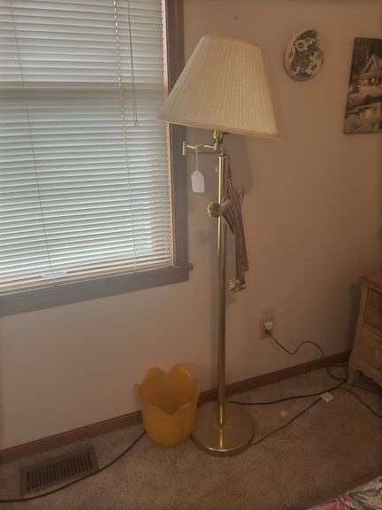 Floor Lamp with Yarn Art and Tulip Basket image