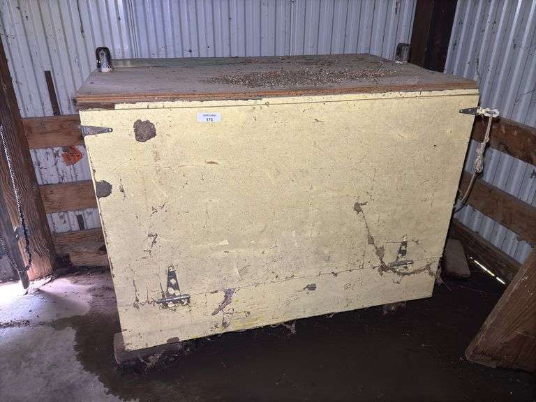 Large Wooden Insulated Box image
