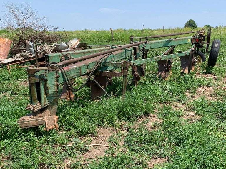 John Deere Plow - 6 Bottom image