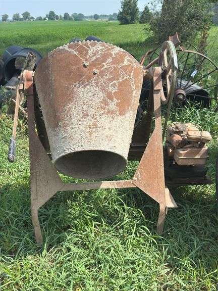 Cement Mixer with Briggs & Stratton Engine image
