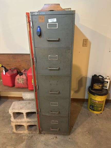 Globe Wernicke 4-Drawer Metal Filing Cabinet image