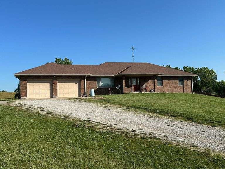 3 Bdr Brick Ranch-Style Home on 2.2 Acres image