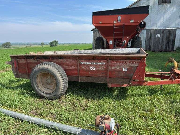 International 155 Manure Spreader
