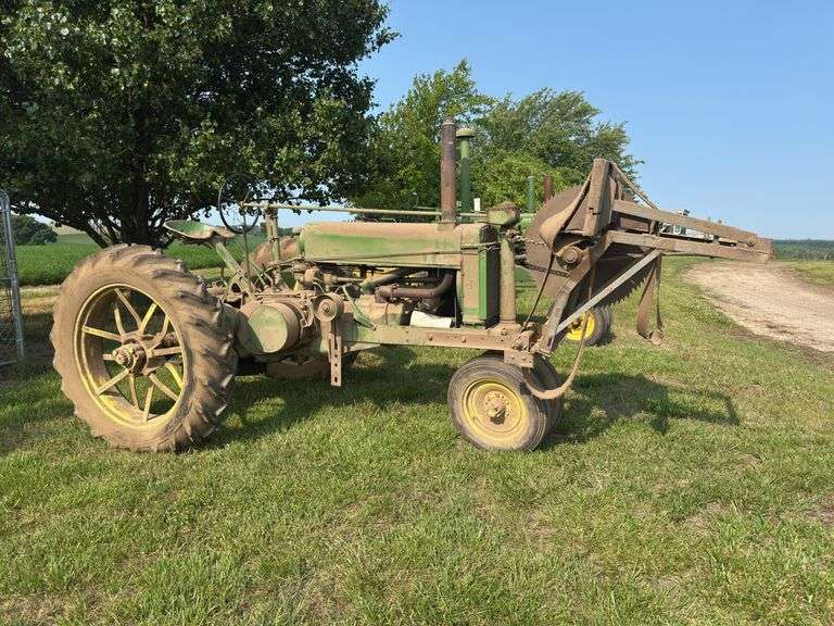John Deere Unstyled A with Buzz Saw attachment, 1938 image